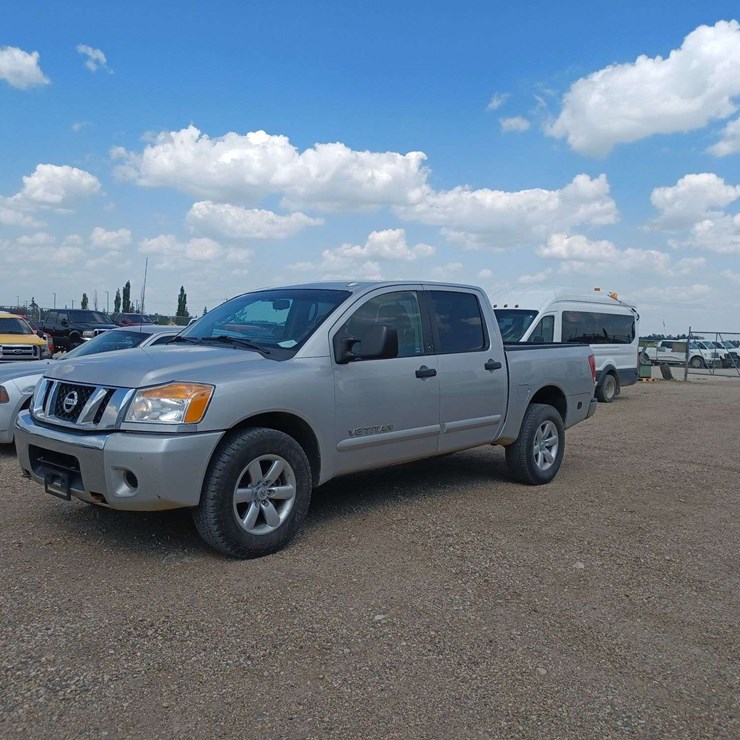 2015 NISSAN TITAN