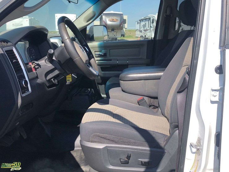 2011-ram-3500-heavy-duty-4x4-4dr-crew-cab-8-ft.-lb-srw-diesel-image-4