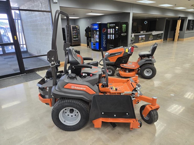 #1785-•-2023-husqvarna-z-560l-zero-turn-lawn-mower-image-6