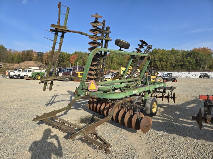 john-deere-235-image-7
