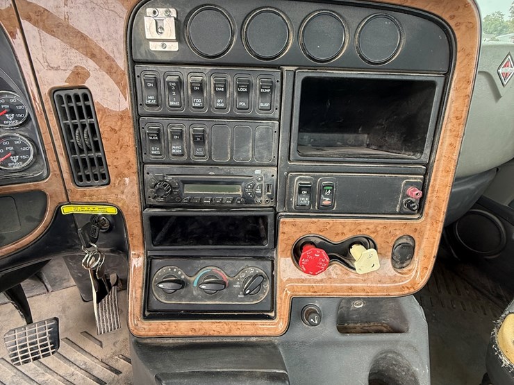 2010-international-prostar-image-53