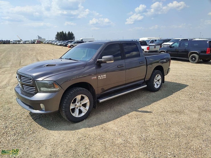 2015-ram-1500-4x4-sport-crew-cab-image-1
