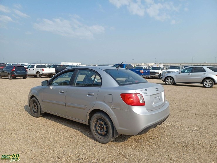 2011-kia-rio-4dr-sedan-image-4