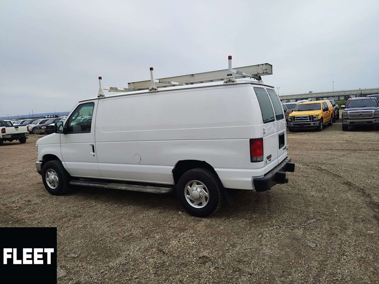 2014-ford-cargo-image-2