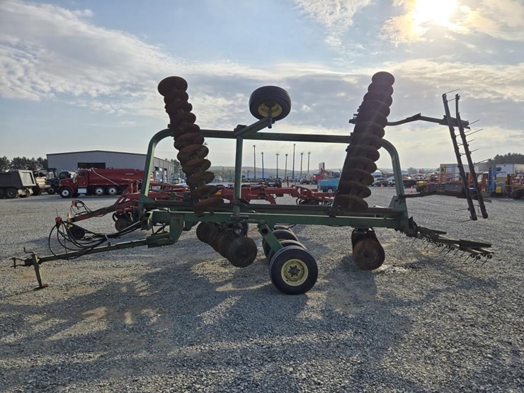 john-deere-235-image-4