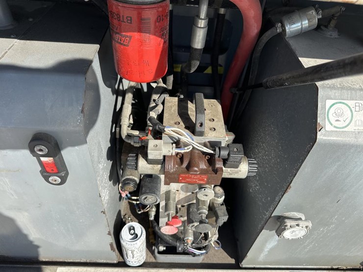 skyjack-sj6832rt-image-23