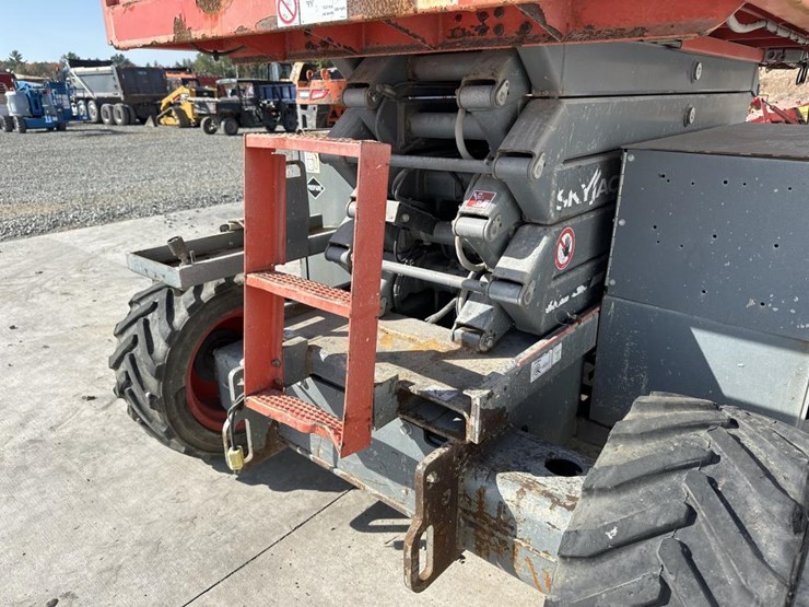 skyjack-sj6832rt-image-12