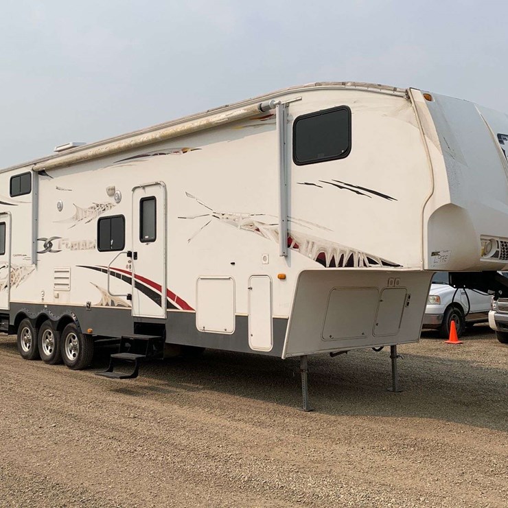 2008 Keystone Fusion FZ362 Triaxle 5W Toyhauler