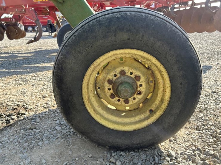 john-deere-235-image-26