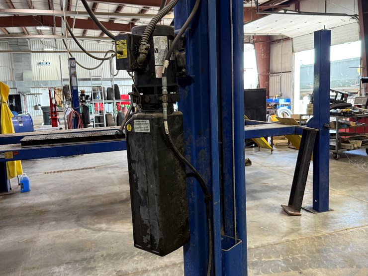 #107-•-rotary-spoa9-200-2-post-auto-lift-image-19