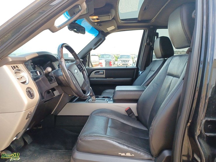 2011-ford-expedition-limited-image-4