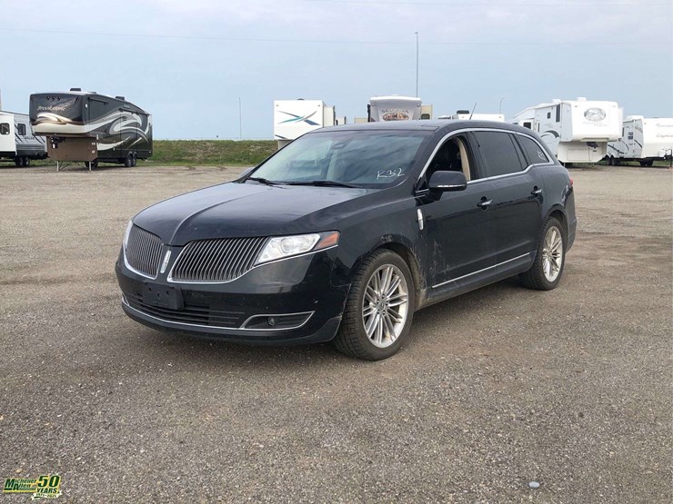 2014-lincoln-mkt-image-1