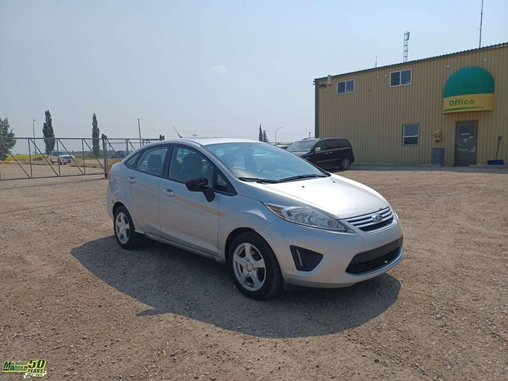 2012-ford-fiesta-se-image-2