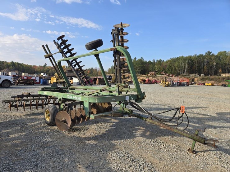 john-deere-235-image-1