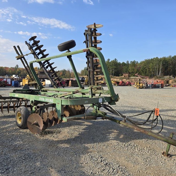 JOHN DEERE 235