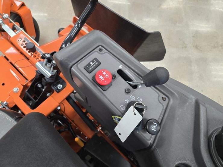 #1785-•-2023-husqvarna-z-560l-zero-turn-lawn-mower-image-17