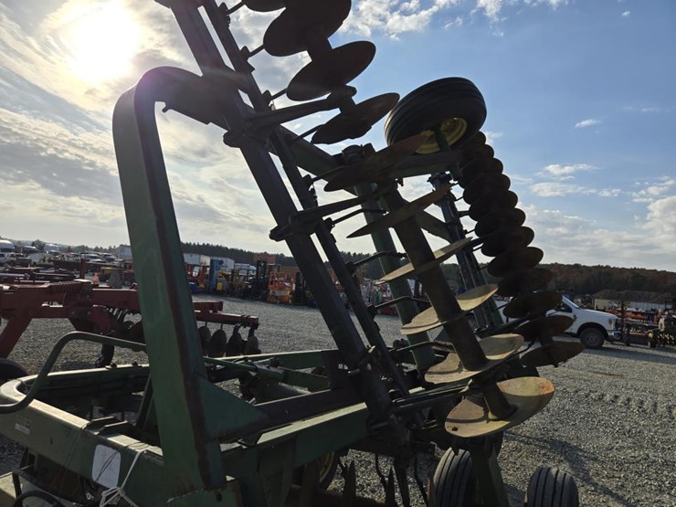 john-deere-235-image-13