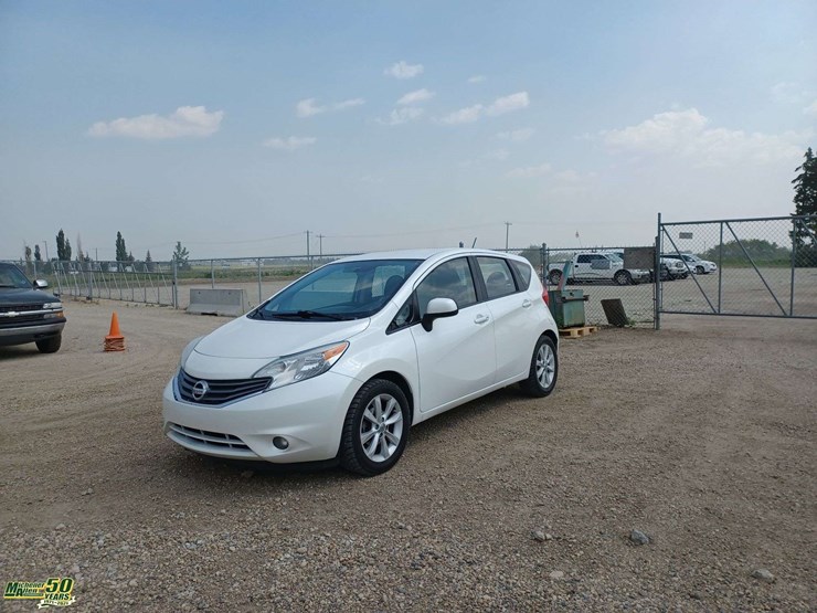 2014-nissan-versa-note-sl-4dr-hatchback-cvt-image-1