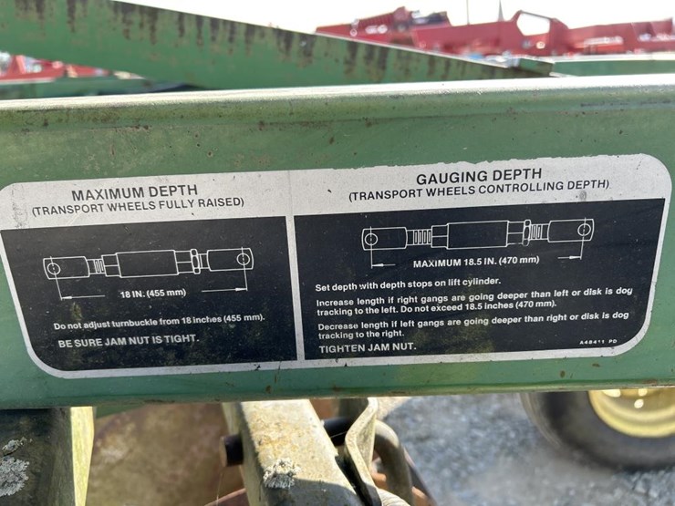 john-deere-235-image-23