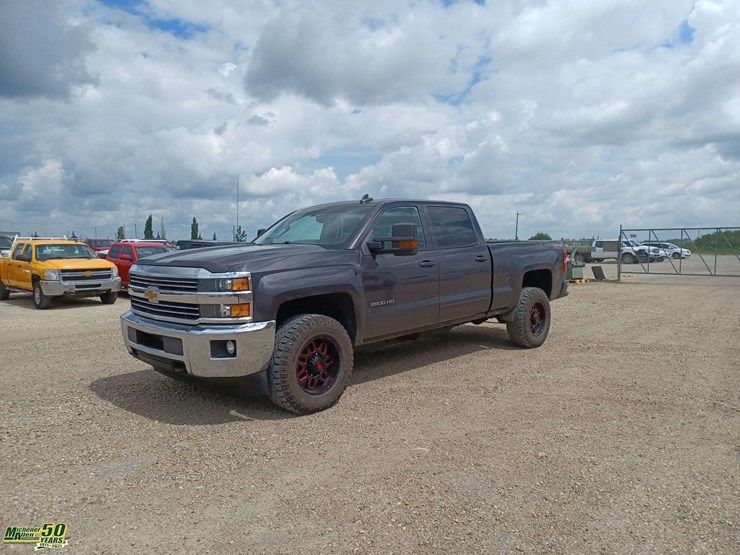 2015-chevrolet-silverado-2500hd-image-1