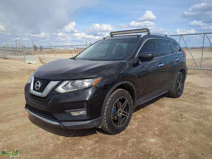 2017-nissan-rogue-image-1