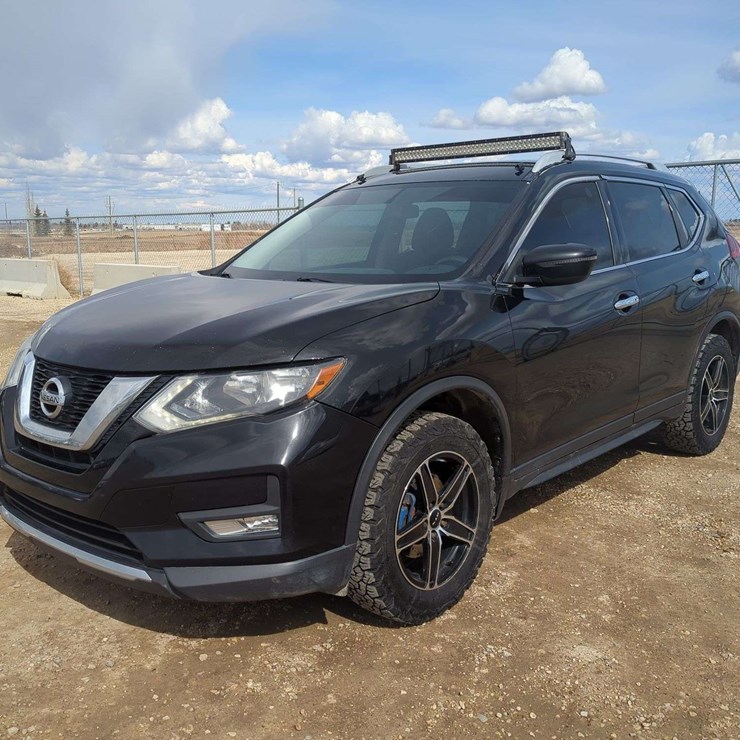 2017 NISSAN ROGUE