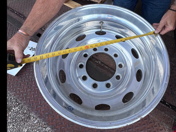 #19-•-(2)-aluminum-truck-wheels-image-5