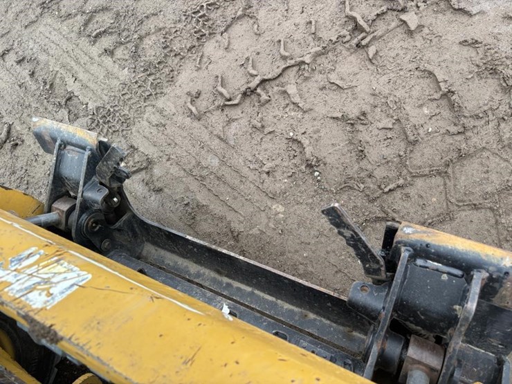 caterpillar-226d-image-11