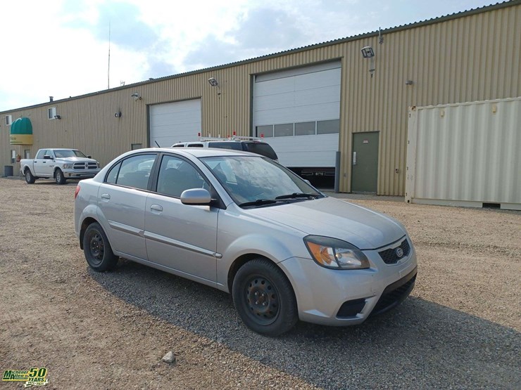 2011-kia-rio-4dr-sedan-image-2