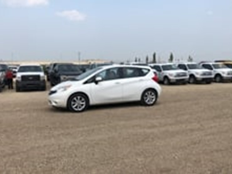 2014-nissan-versa-note-sl-4dr-hatchback-cvt-image-2