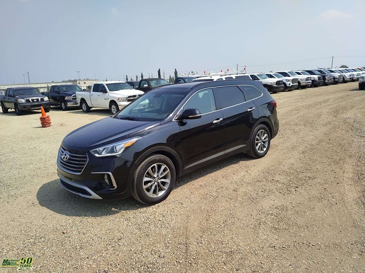 2017-hyundai-santa-fe-image-1