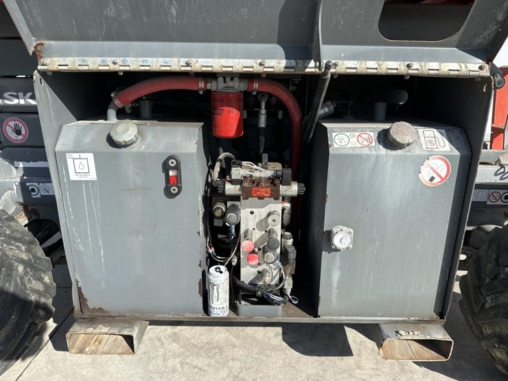 skyjack-sj6832rt-image-22