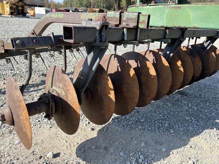 john-deere-235-image-16