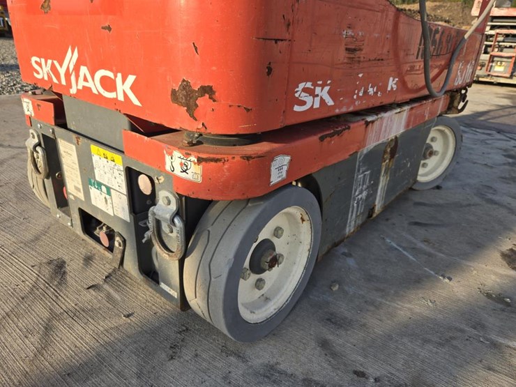 2017-skyjack-sj16-image-11