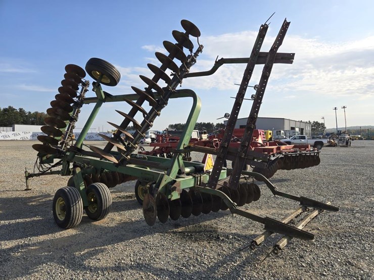 john-deere-235-image-5
