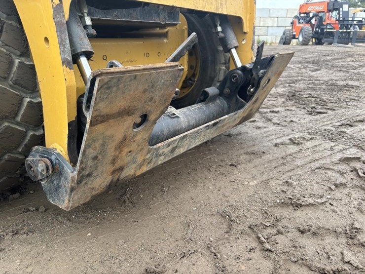 caterpillar-226d-image-10