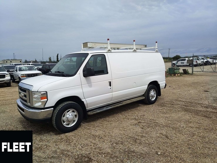 2014-ford-cargo-image-1