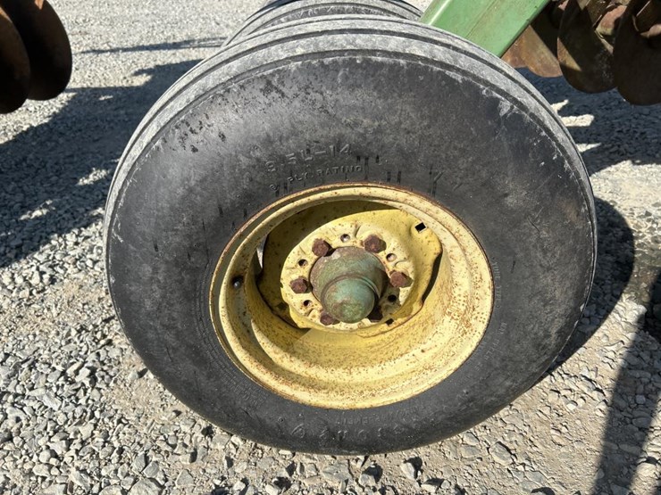 john-deere-235-image-28