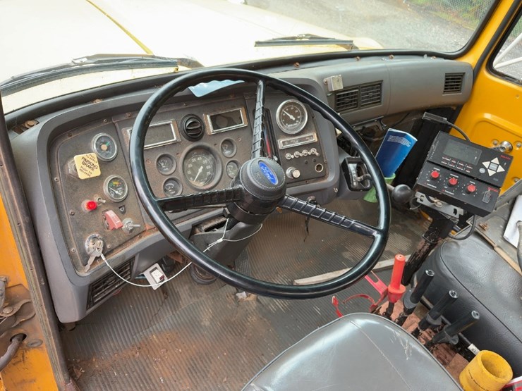 1991-ford-l8000-image-27
