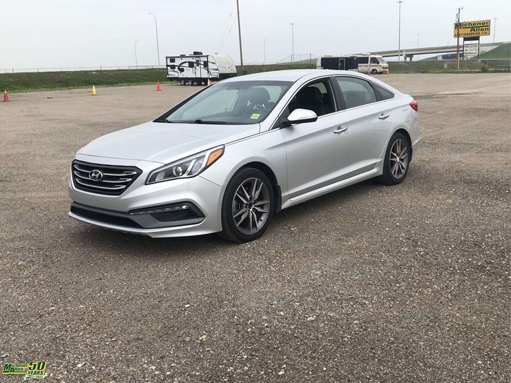 2015-hyundai-sonata-sport-2.0t-4dr-sedan-image-1