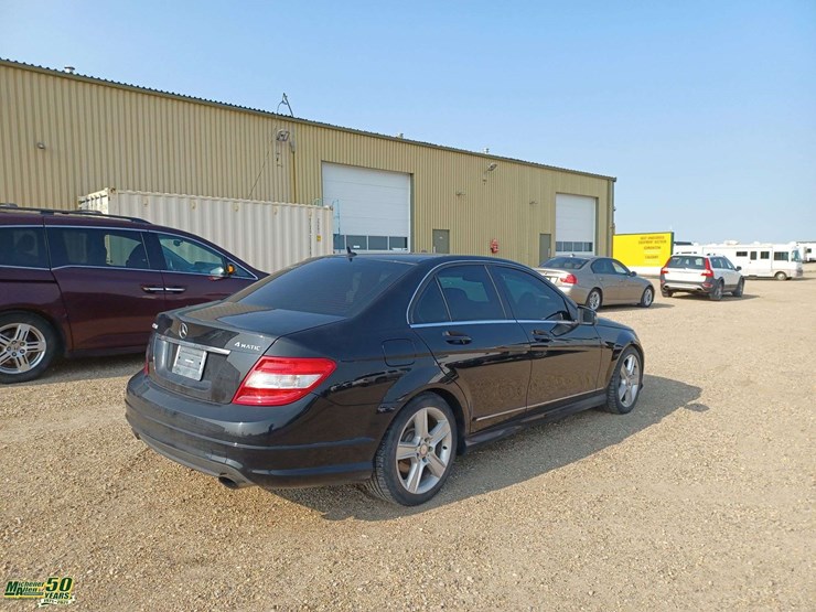 2010-mercedes-benz-c-class-250-image-3