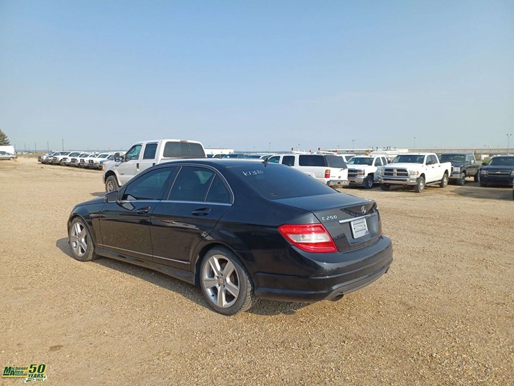 2010-mercedes-benz-c-class-250-image-4