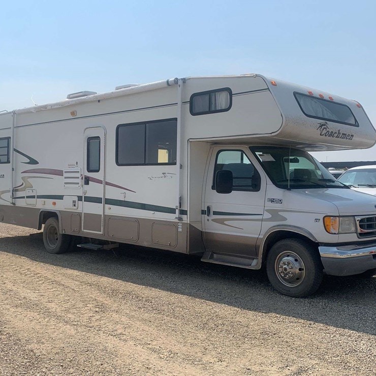 2002 Ford Coachmen Leprechaun 317KS Class C DRW 62024 MI