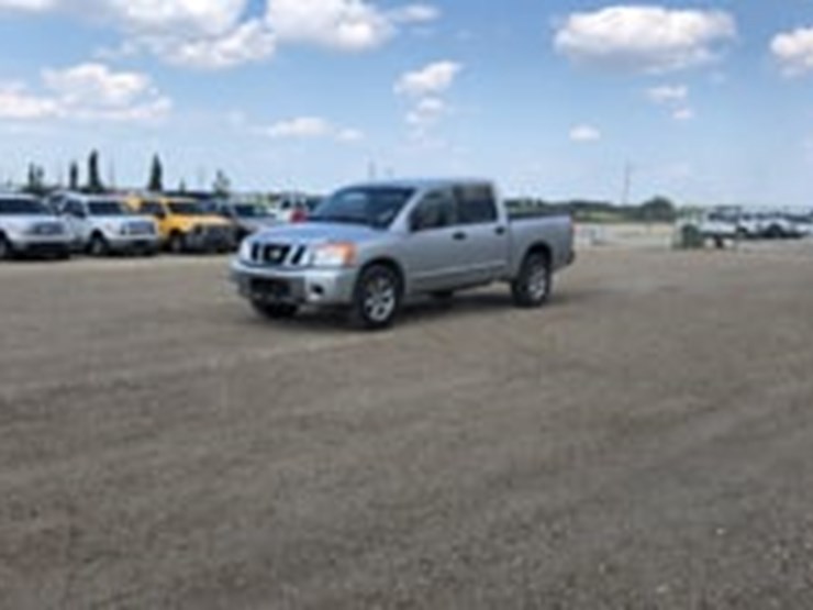 2015-nissan-titan-image-2