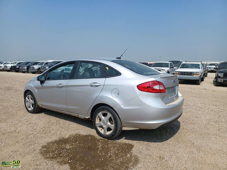 2012-ford-fiesta-se-image-4