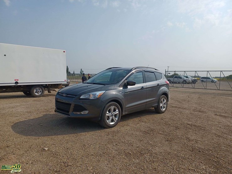 2015-ford-escape-se-image-1