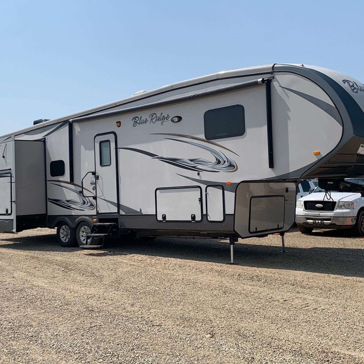 2014 Forest River Blue Ridge 3125 T/A 5W