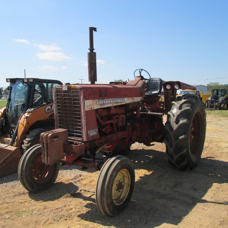 1967 INTERNATIONAL 856