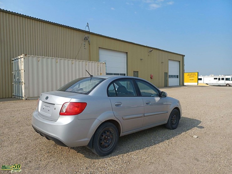 2011-kia-rio-4dr-sedan-image-3