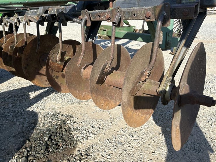 john-deere-235-image-15